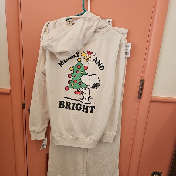 NWT Juniors Medium Peanuts Snoopy Christmas Sweat Outfit Pants & Zip Hoodie - Picture 1 of 12